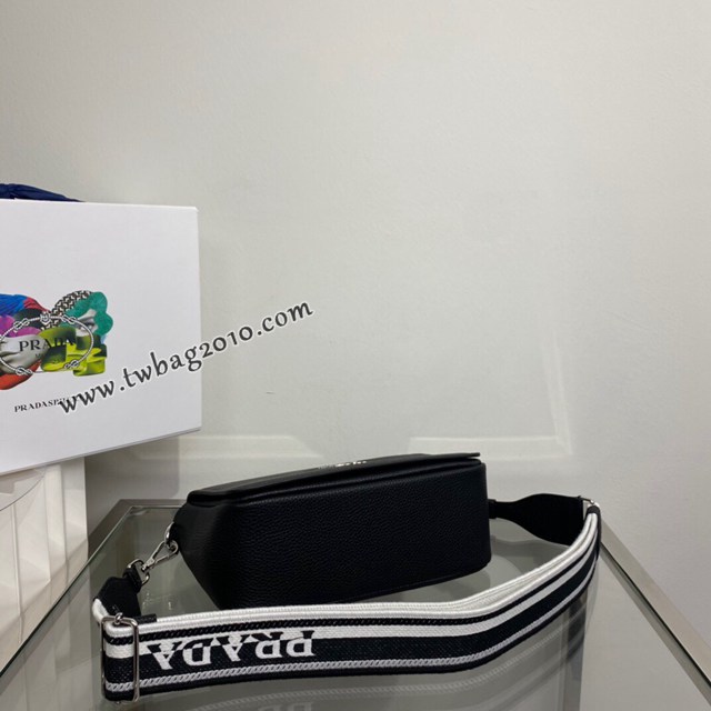 Prada專櫃新款鹿皮紋牛皮肩背女包 1BD314 普拉達雙肩帶全皮翻蓋小挎包 csp1685